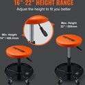 Oranje Vevor kruk in minimale hoogte 16" en maximale hoogte 22", beide op wieltjes.