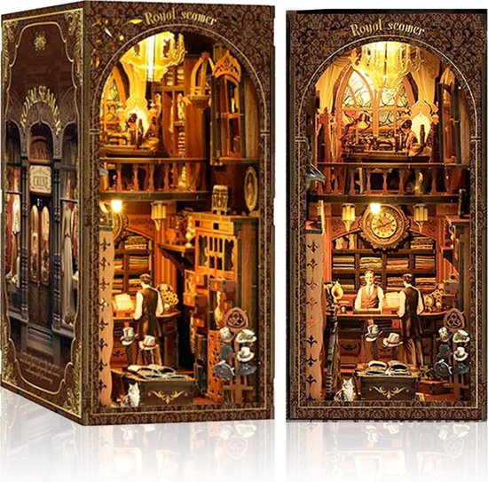 Twee miniatuur winkelinterieurs, 'Royal Seamer', met personeel, kledingrekken, vitrines en decoraties.