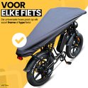 Grijze universele fietshoes over een zwarte e-bike. Vinkje als icoon.