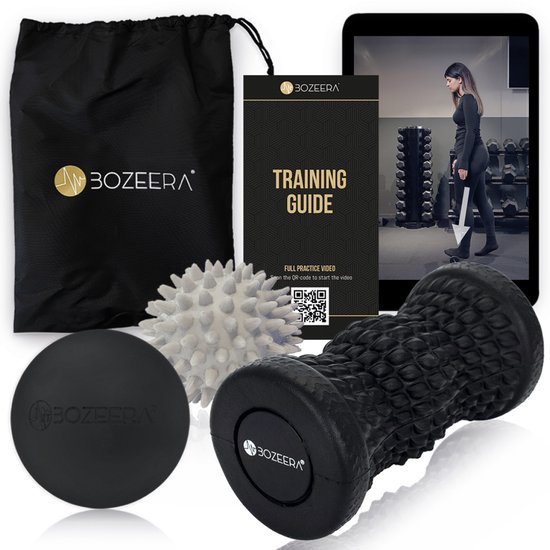 Zwarte BOZEERA tas, trainingsgids, grijze noppenbal, zwarte massagebal en zwarte geribbelde voetroller.