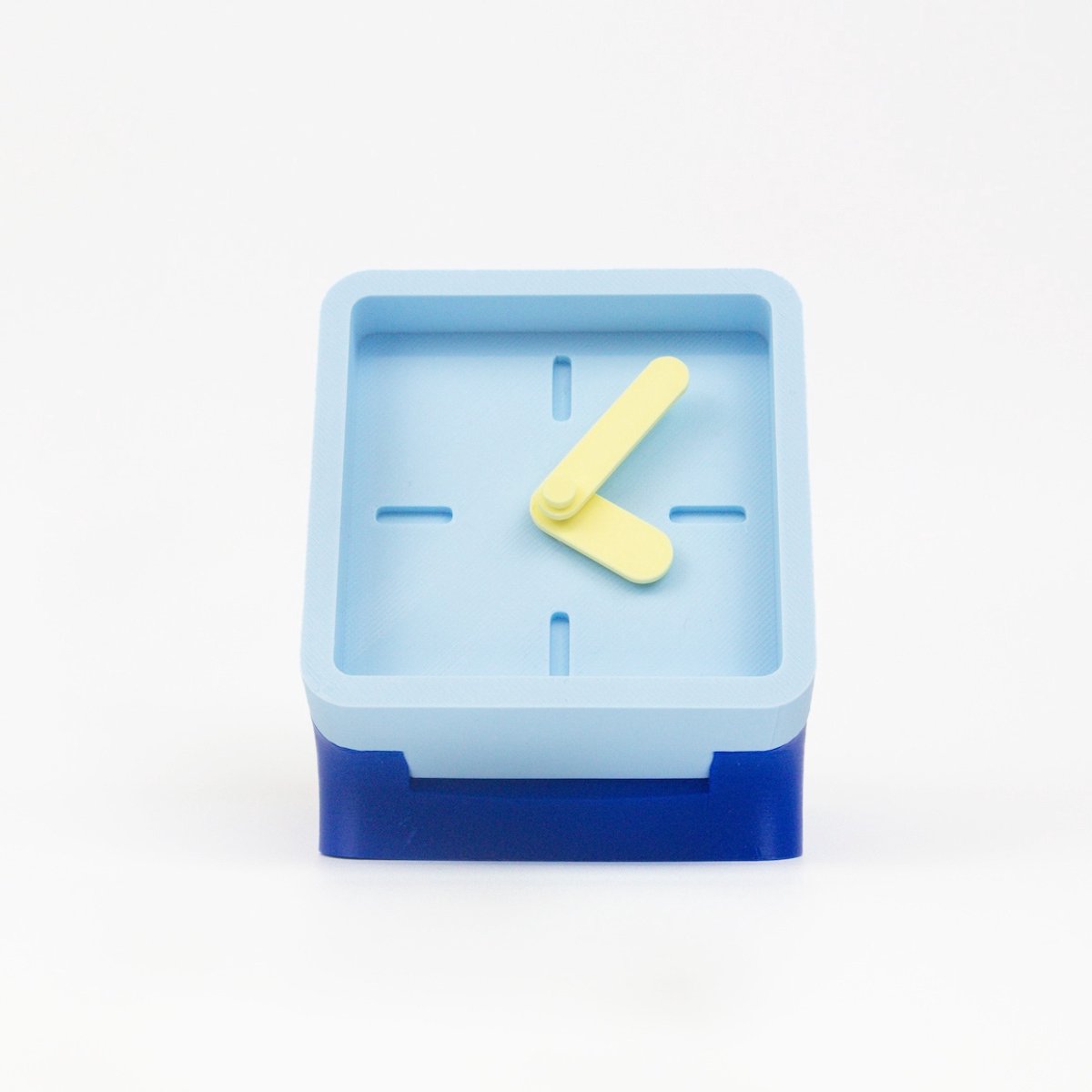 KLOQ - Bureauklokje Kobalt & Baby Blauw - Staande klok - 3D geprint in Nederland - 100% bioplastic