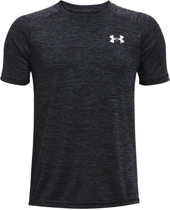 Zwart sportshirt met korte mouwen en wit Under Armour logo op de voorkant.