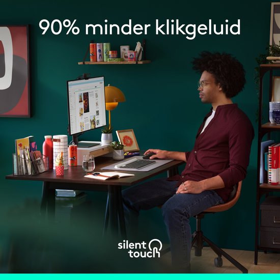 Man gebruikt een Logitech M650 muis, met tekst "90% minder klikgeluid" en "Silent Touch".