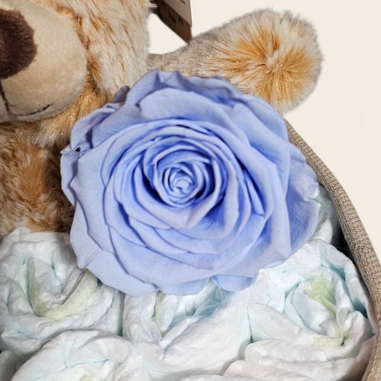 Luxe Luiertaart 1-Laags met Premium Pampers, blauwe Longlife Roos, Hydrofiele Doek, Spuugdoekje en Superzacht Beertje: Het Perfecte Kraamcadeau van Merkloos — afbeelding 3