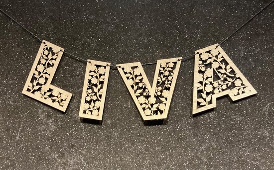 Bloemen letters slinger, vlaggenlijn, 20cm hoog. Naam slinger van hout. babykamer, kinderkamer, kraamcadeau, bloemenletters