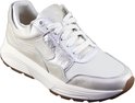 Witte leren veterschoen met zilveren details en rubberen zool.