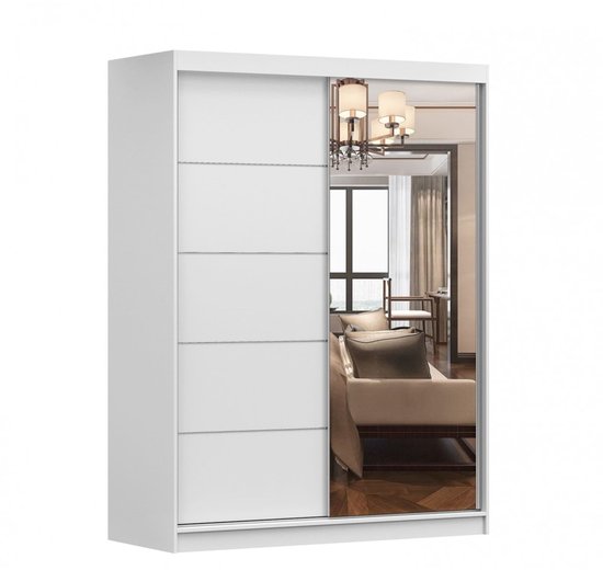 Witte schuifdeurkast met horizontale banen op de deuren en een spiegeldeur.