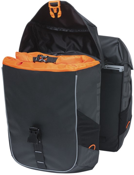 Basil Miles Dubbele Fietstas 34L Zwart/Oranje Waterdicht Tarpaulin Met MIK Adapterplaat Reflecterend Voor E-bike & Fietsvakantie