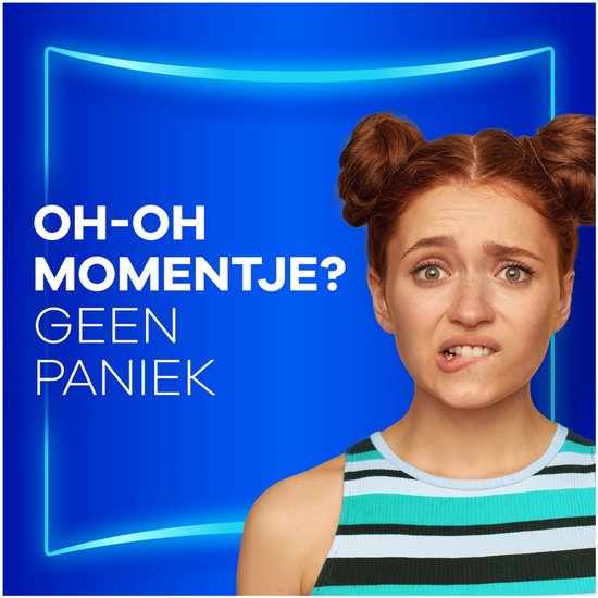 Jong meisje met rood haar in knotjes, knijpt in haar lip. 'Oh-oh momentje? Geen paniek'.