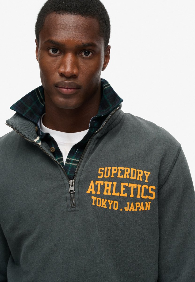 Superdry Track & Field trui met halve rits en afbeelding Heren Truien Zwart