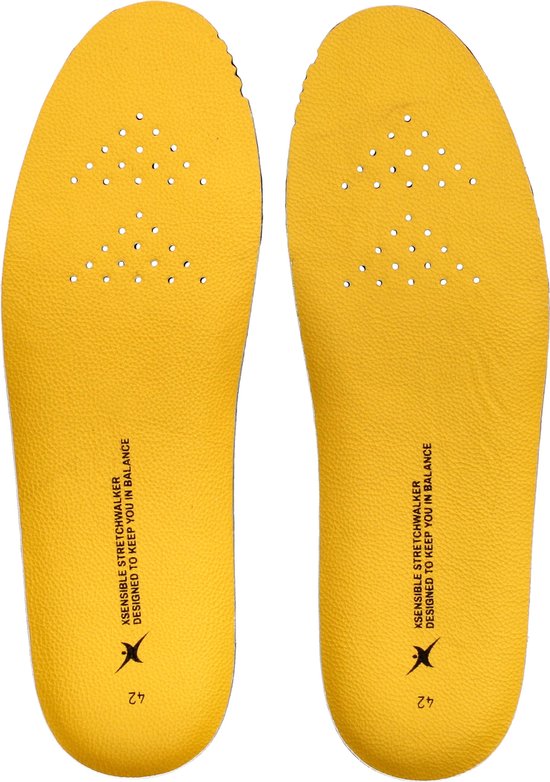Gele inlegzolen met perforaties en tekst 'XSENSBLE STRETCHWALKER'. Maat 42.