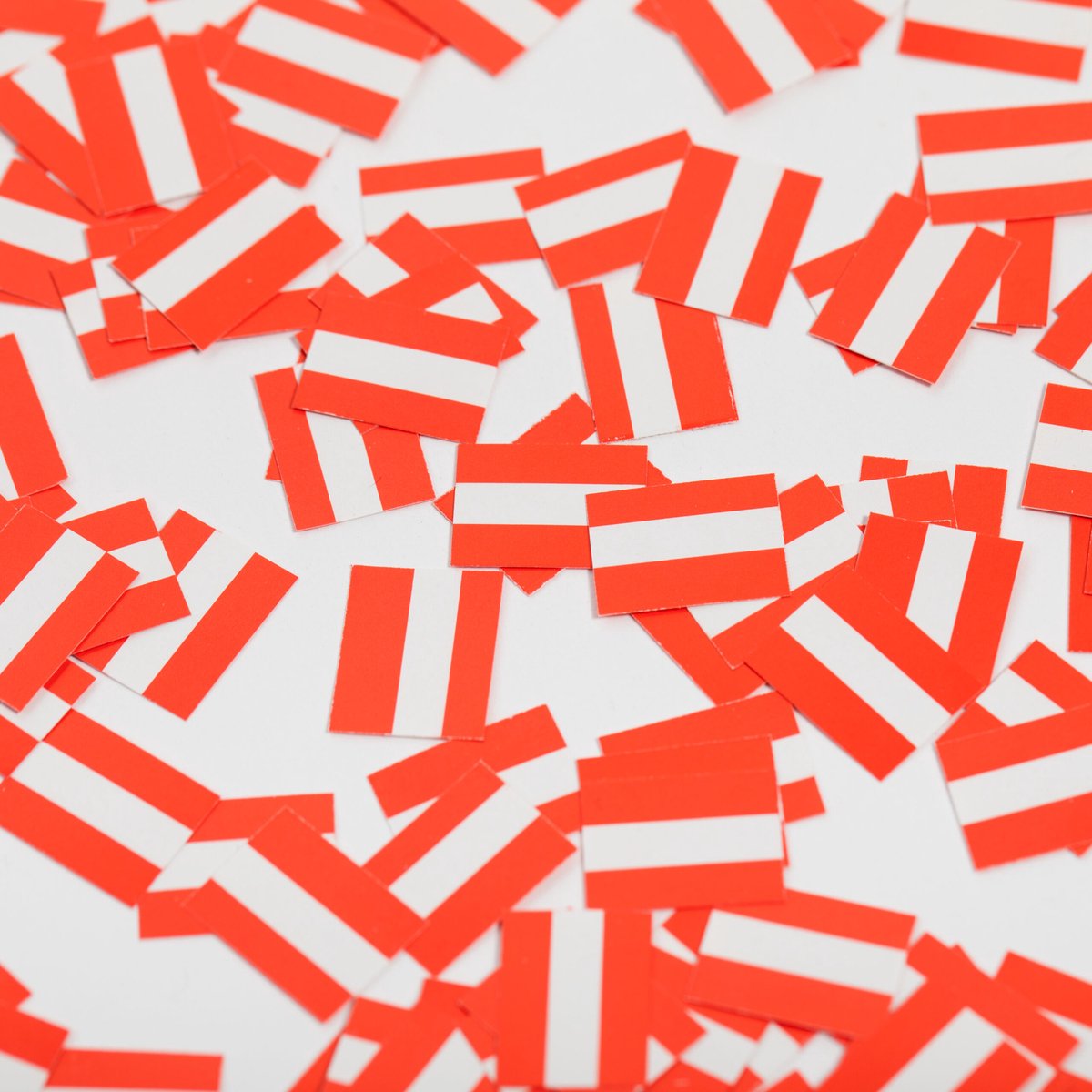 900 stuks Tafel confetti papier Oostenrijk - Hapjes Cocktail Tapas Zomer Terras EK WK Voetbal Decoratie Tafelconfetti