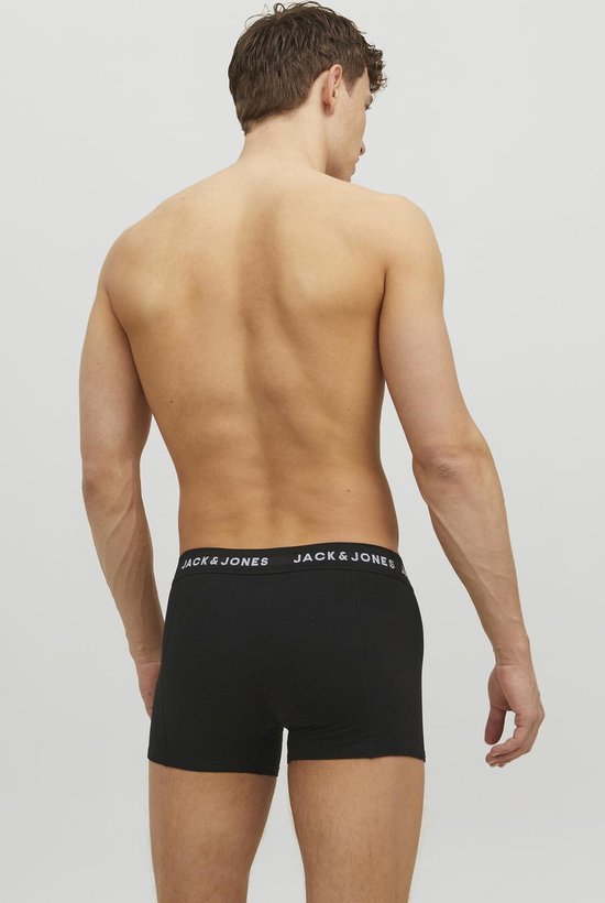 Zwarte Jack & Jones trunks, achterkant met wit logo op de band.