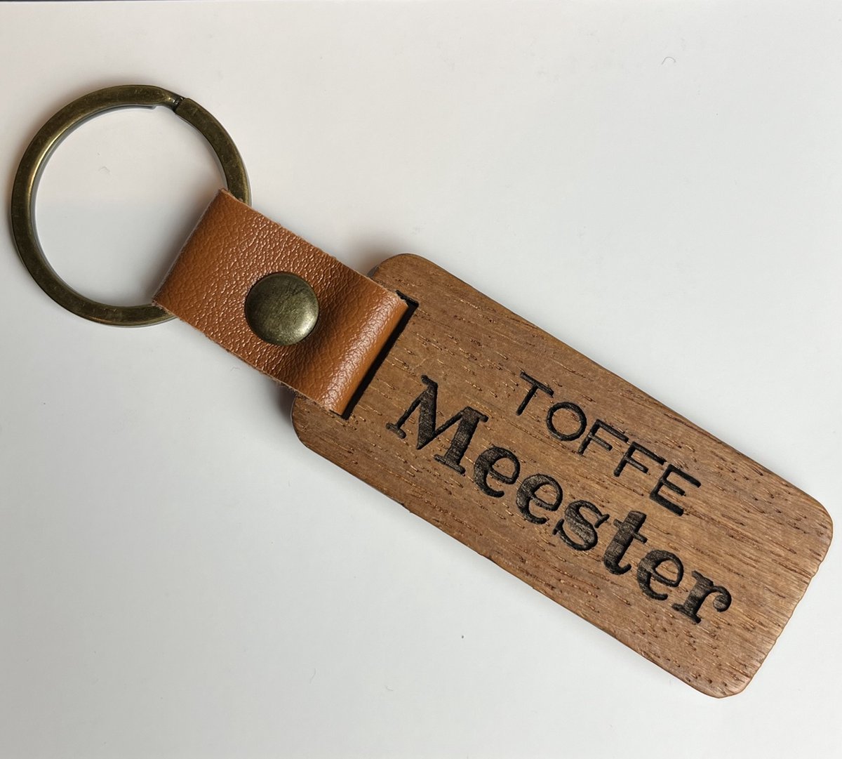 Lonnie - Sleutelhanger - Hout - Luxe afwerking met PU Leren detail- Gegraveerde tekst - Toffe Meester