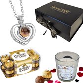 Valentijnscadeau Luxe Geschenkset - Ferrero Rocher, Vanille Geurkaars, Liefdesketting &amp; Bijzondere Thee - Luxe Geschenkverpakking van GreatGift