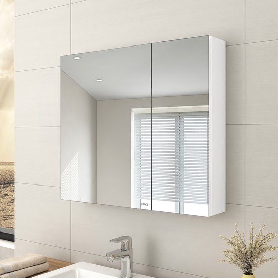 Witte badkamer spiegelkast met twee spiegeldeuren, hangend boven een wastafel.