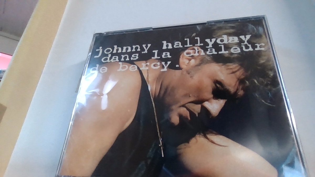 JOHNNY HALLYDAY DANS LA CHALEUR DE BERCY