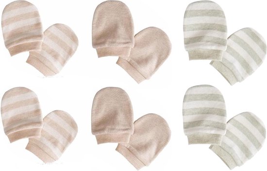 Drie sets babywanten: twee gestreepte beige/wit, twee effen beige, twee gestreepte lichtgroen/wit.