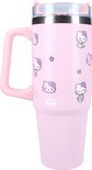 Roze beker met handvat. Bedrukt met verschillende Hello Kitty afbeeldingen en tekst "Sanrio Hello Kitty".