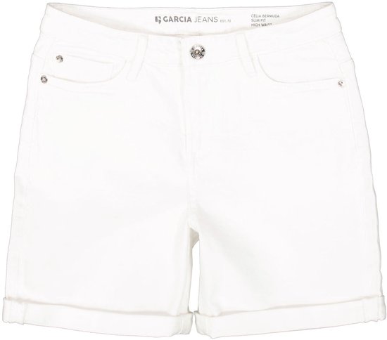 Witte denim bermudashort van Garcia Jeans met opgerolde zoom.