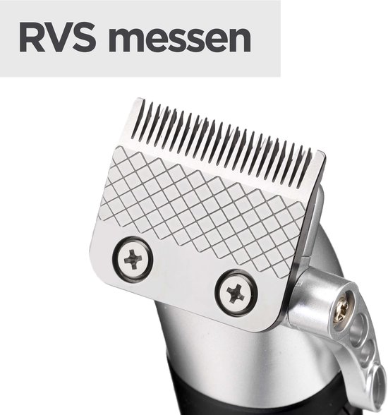 Zilveren metalen tondeuse mes met ruitpatroon en zwarte tandjes. Tekst: RVS messen.