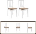 Quatre images de chaises de salle à manger blanches avec assises marron. Une photo montre deux chaises, les autres montrent une chaise sous différents angles.