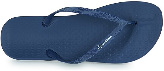 Navy Ipanema slipper van bovenaf gezien, met gedetailleerde band.