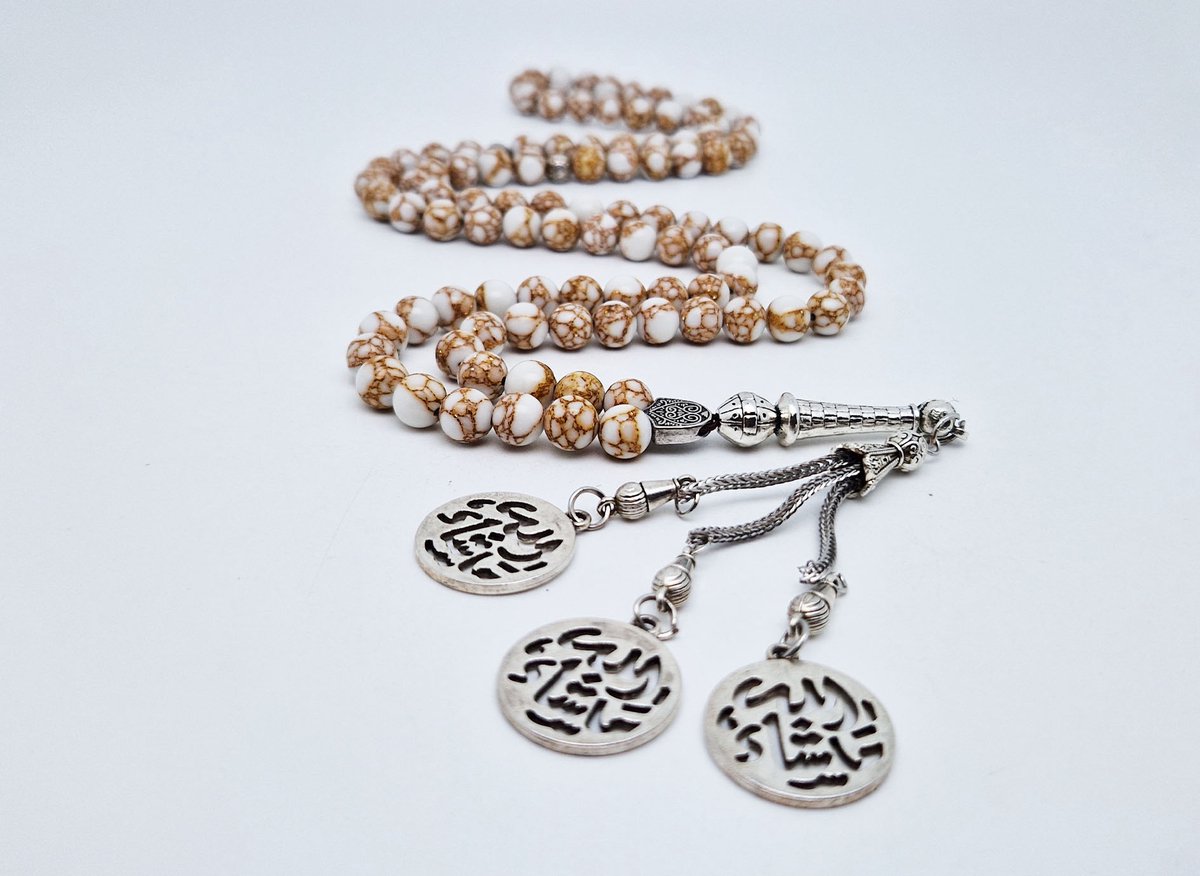Handgemaakte tesbih "Tasbih" natuursteen "Wit howliet gesponnen goud" - Aantal kralen 99 - Diameter kralen 8MM - met metaal tassel "Masha' Allah" - Een mooi cadeau-idee