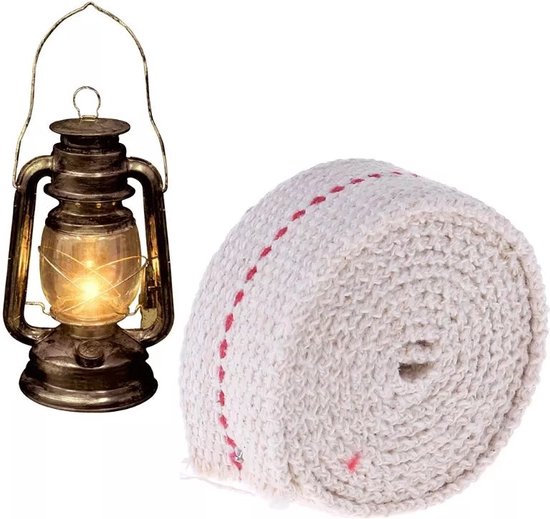 Brandende bronzen olielamp met een rol wit katoenen lont met rode stiksels.