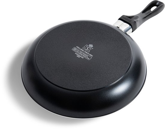 BK Intelligence Roestvrijstalen Koekenpan 24 cm met Keramische Antiaanbaklaag, PFAS-vrij, Inductie, Blijf Koel Handgreep, Vaatwasmachinebestendig, Ovenbestendig, Zilver & Zwart