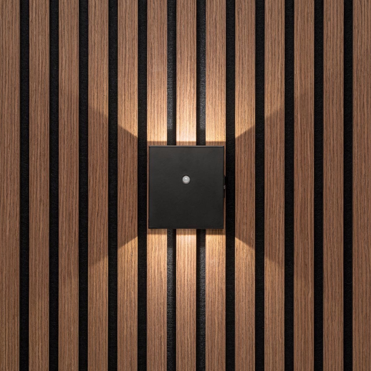 Akudeco – Oplaadbare wandlamp met 5200mAh accu en bewegingssensor – Plat model – 3000k – Zwart