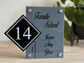 Naambordje voordeur lijnen 2 met huisnummer 20x23cm grijs met rvs afstandhouders