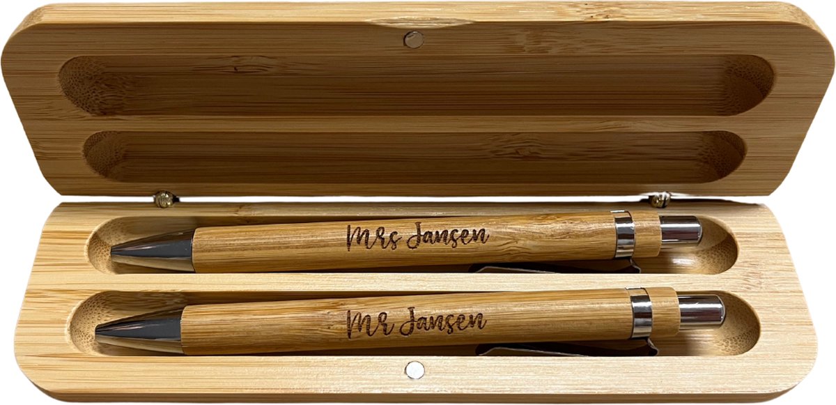 gepersonaliseerde pennen in houten pennendoos mr&mrs sierletters