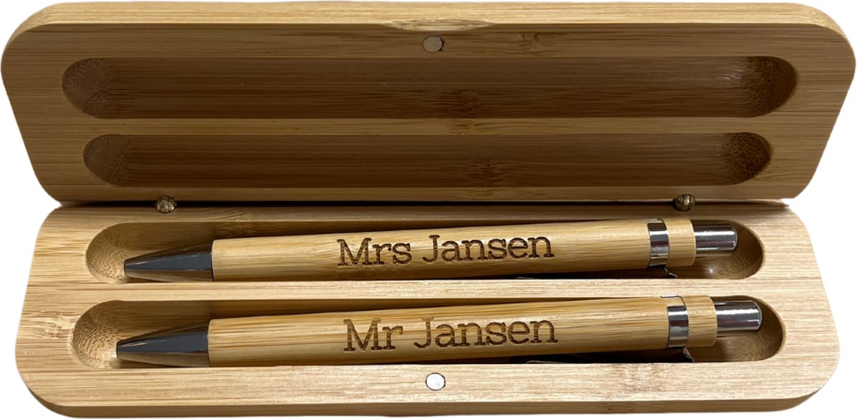 Gepersonaliseerde pennen in luxe pennenhouder hout