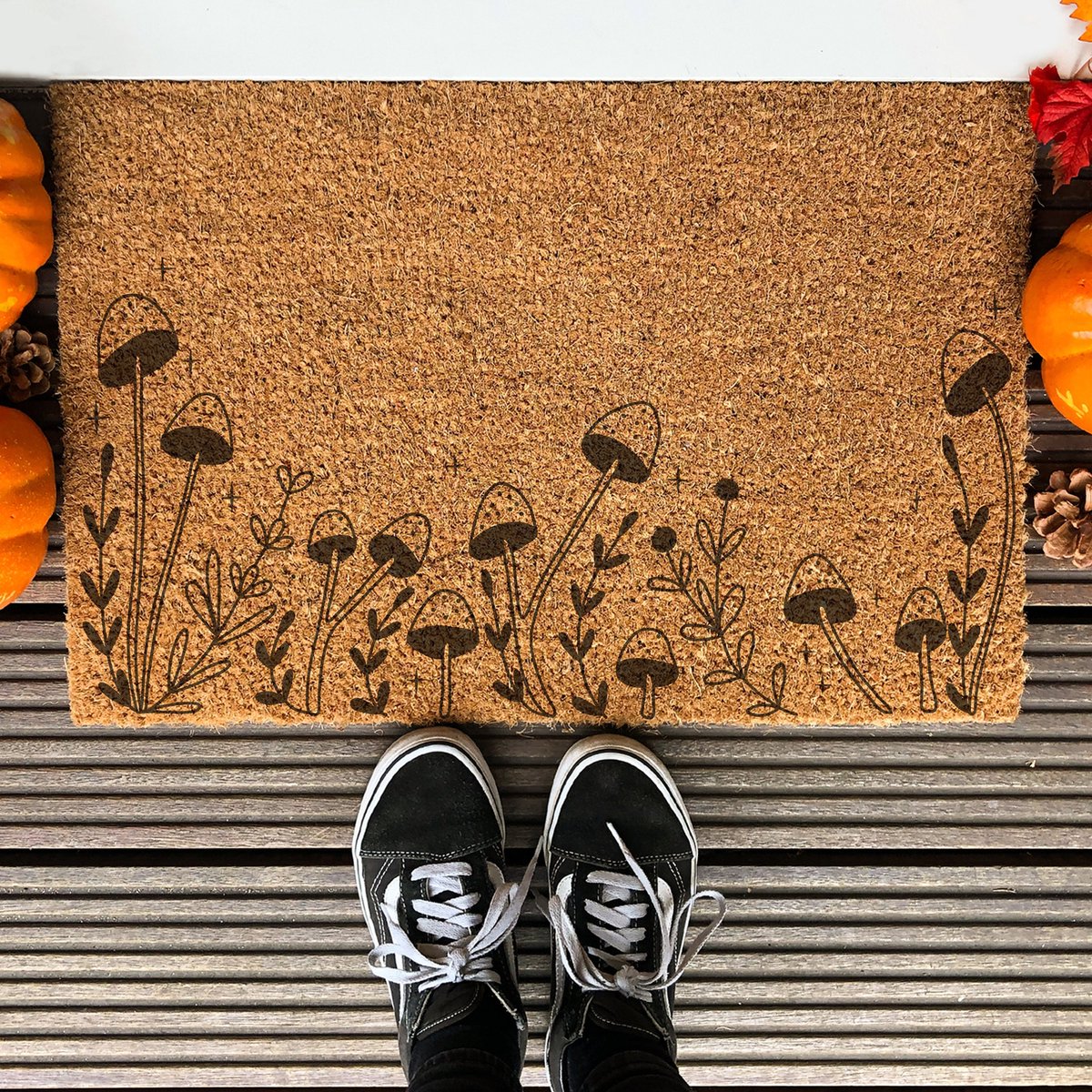 Laser-Point Mushrooms | 90x60 cm | Nieuwe huis cadeau | Ingangsmat | Deurmat met stijl | Verhuizing cadeau | Praktisch & trendy | Perfect voor binnenkomst | Cadeau voor nieuwe woning Bruin | Zwart (Gravering 90x60)