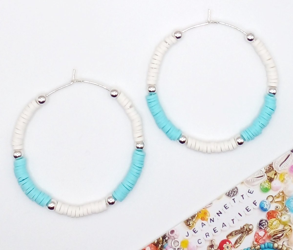 Jeannette-Creatief® - Beach - Turquoise/Wit - Zilveren Oorringen - Oorringen - Hoops - Witte Katsuki - Turquoise Katsuki - Zilverkleurige kralen - Zilverkleurige oorringen - Rainbow Katsuki - Ringen - Cirkels - Hoops - Oorring - Kralen