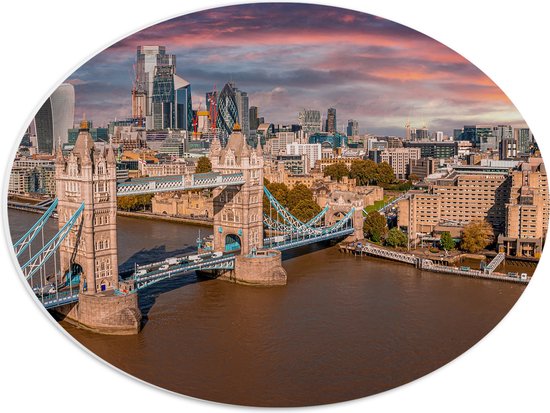 PVC Schuimplaat Ovaal - Uitzicht op Tower Bridge bij Ondergaande Zon, Londen - 40x30 cm Foto op Ovaal (Met Ophangsysteem)