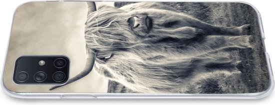 Telefoonhoesje Geschikt voor Samsung Galaxy A51 5G hoesje - Schotse hooglander - Dieren - Wolken - Koe - Natuur - Siliconen Telefoonhoesje Telefoonhoesje