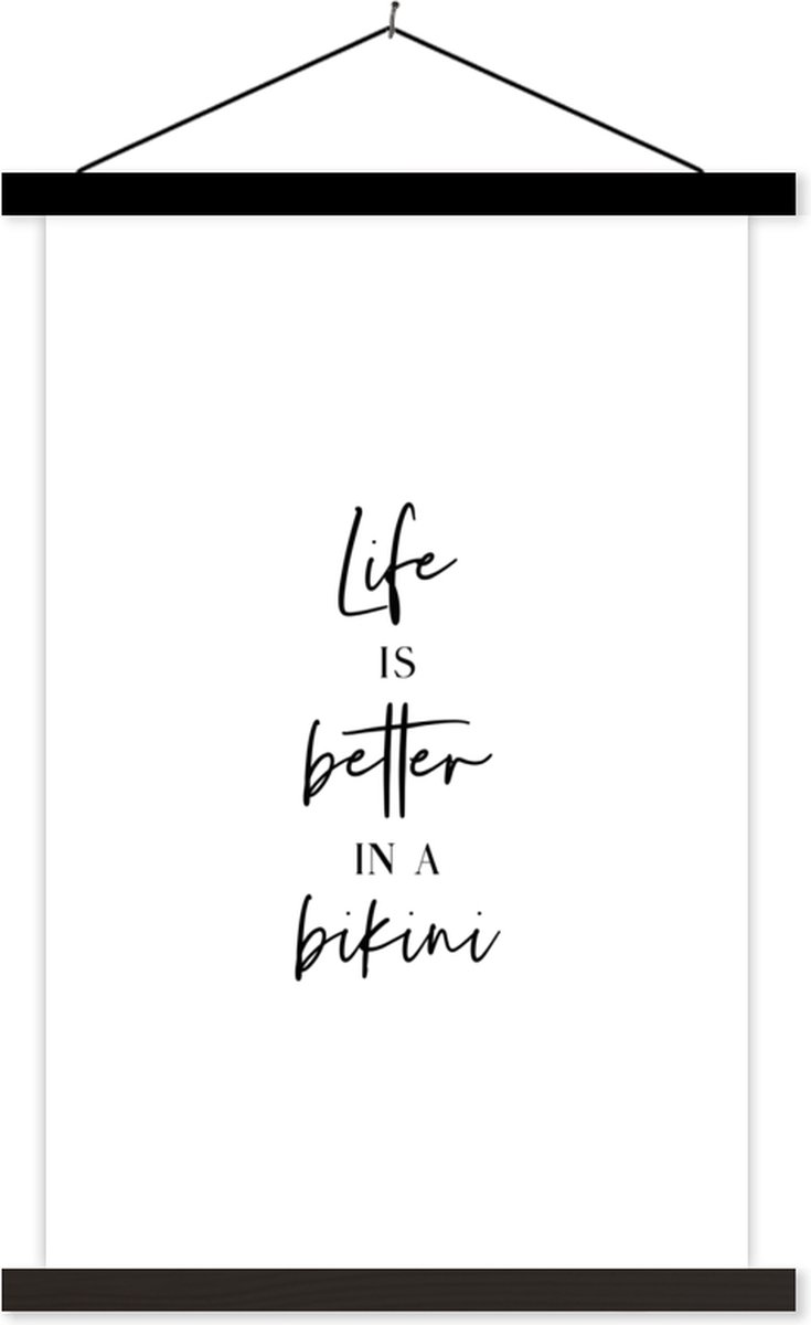 Posterhanger incl. Poster 120x180 cm - Schoolplaat - Life is better in a bikini - Quote - WIt - Textielposter - Zwarte latten