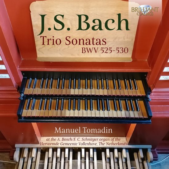 Cd hoes met J.S. Bach Trio Sonatas BWV 525-530, Manuel Tomadin, Brilliant Classics, op een orgel.