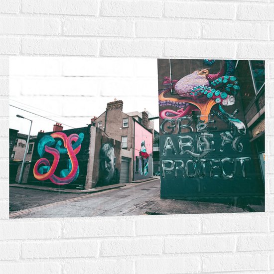 Muursticker - Straat vol met Graffiti - 90x60 cm Foto op Muursticker