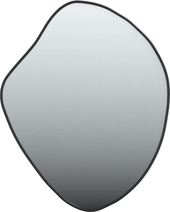 Wandspiegel met organische, onregelmatige vorm en zwart frame.