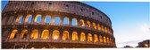 WallClassics - Acrylglas - Weg langs Colosseum in de Avond - 90x30 cm Foto op Acrylglas (Met Ophangsysteem)