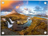 Tuinposter – Kirkjuffel Berg in Landschap van IJsland - 40x30 cm Foto op Tuinposter (wanddecoratie voor buiten en binnen)