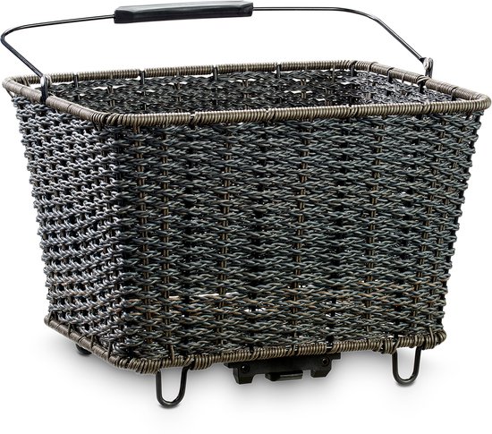 Bruine, vierkante fietsmand met draadconstructie en handvat, op zwarte achtergrond.