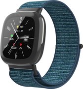 Strap-it Smartwatch bandje nylon met klittenband - Geschikt voor Fitbit Versa 4 / Fitbit Sense 2 - dark mist grey