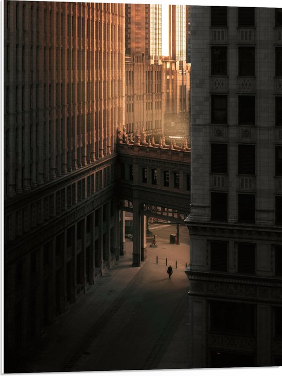 PVC Schuimplaat- Twee overlopende Gebouwen in een donkere Stad - 60x80 cm Foto op PVC Schuimplaat