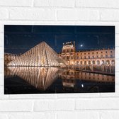 Muursticker - Verlicht Louvre in Parijs, Frankrijk - 60x40 cm Foto op Muursticker