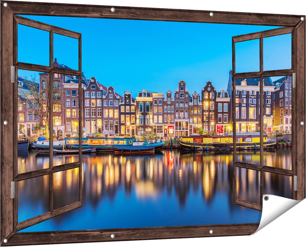 Gards Tuinposter Doorkijk Amsterdamse Huisjes in de Avond met Lichten - 150x100 cm - Tuindoek - Tuindecoratie - Wanddecoratie buiten - Tuinschilderij Donker bruin