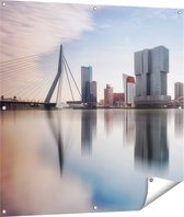 Gards Tuinposter Rotterdamse Skyline met de Erasmusbrug - 100x100 cm - Tuindoek - Tuindecoratie - Wanddecoratie buiten - Tuinschilderij